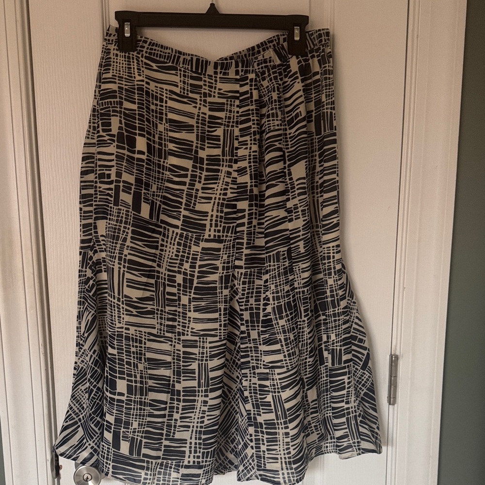 Jaclyn Smith Black and Cream Patterned A-Line Skirt - Picture 1 of 10